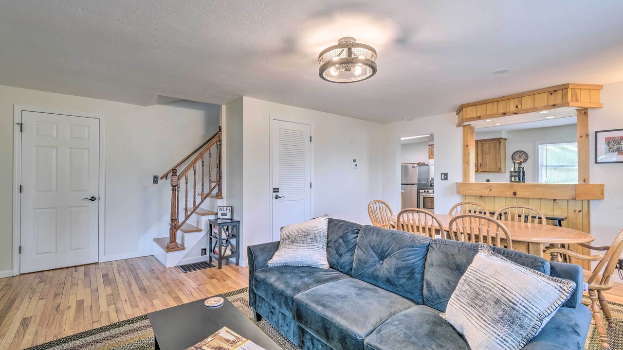 Photo of Livingroom in Town of Reading