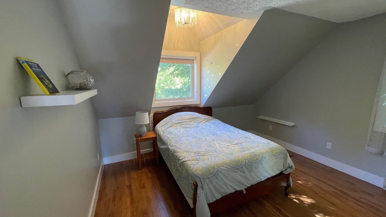 Photo of Bedroom in Hope Bay