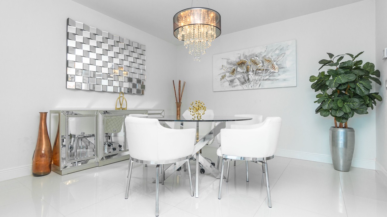 Photo of Livingroom in Mid Beach