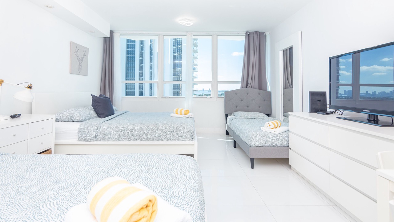 Photo of Bedroom in Mid Beach