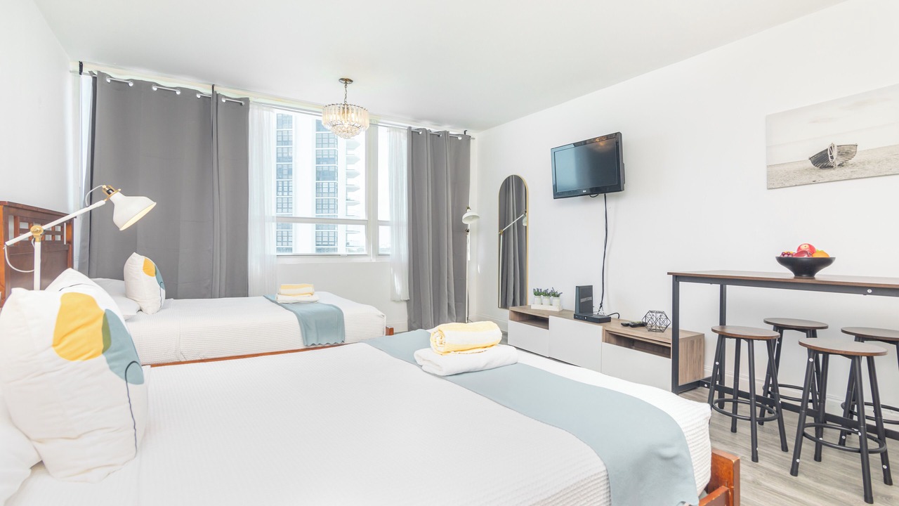 Photo of Bedroom in Mid Beach