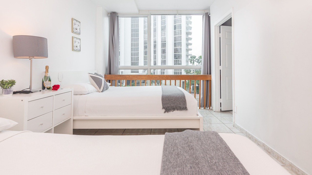 Photo of Bedroom in Mid Beach