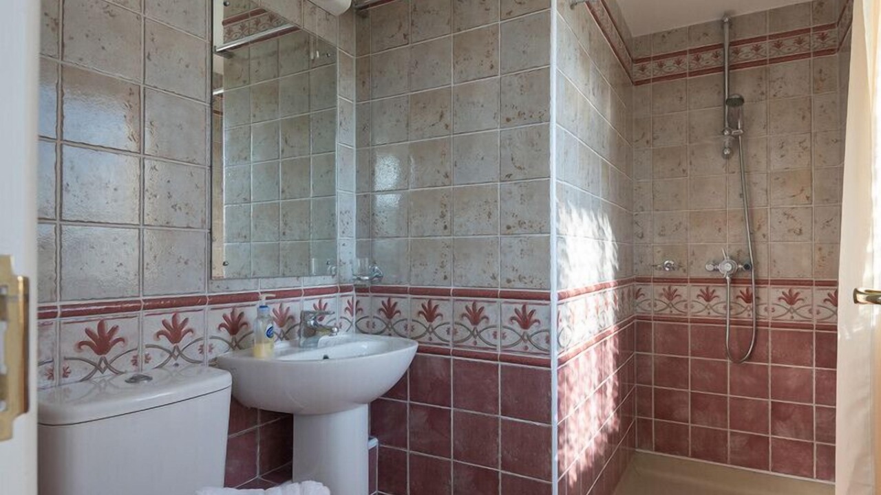Photo of Bathroom in Polzeath