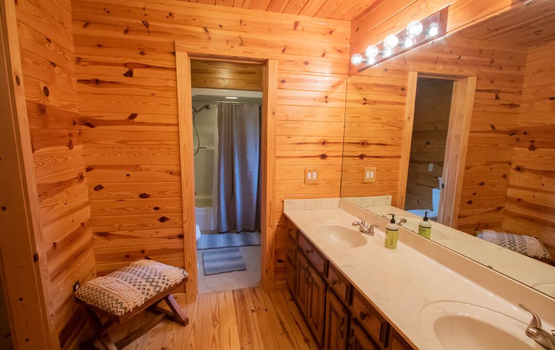 Photo of Bathroom in Linden