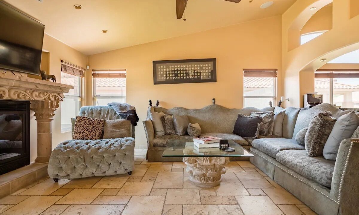 Photo of Livingroom in East Mesa
