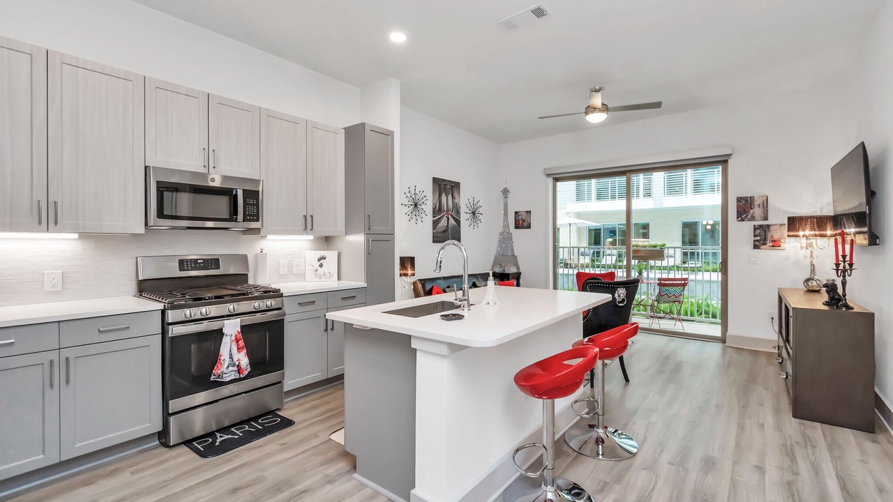 Photo of Kitchen in Greenway Plaza-Upper Kirby