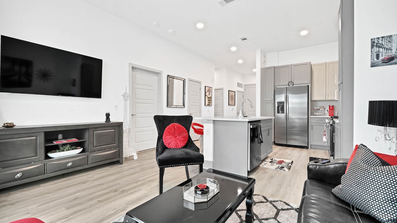 Photo of Livingroom in Greenway Plaza-Upper Kirby