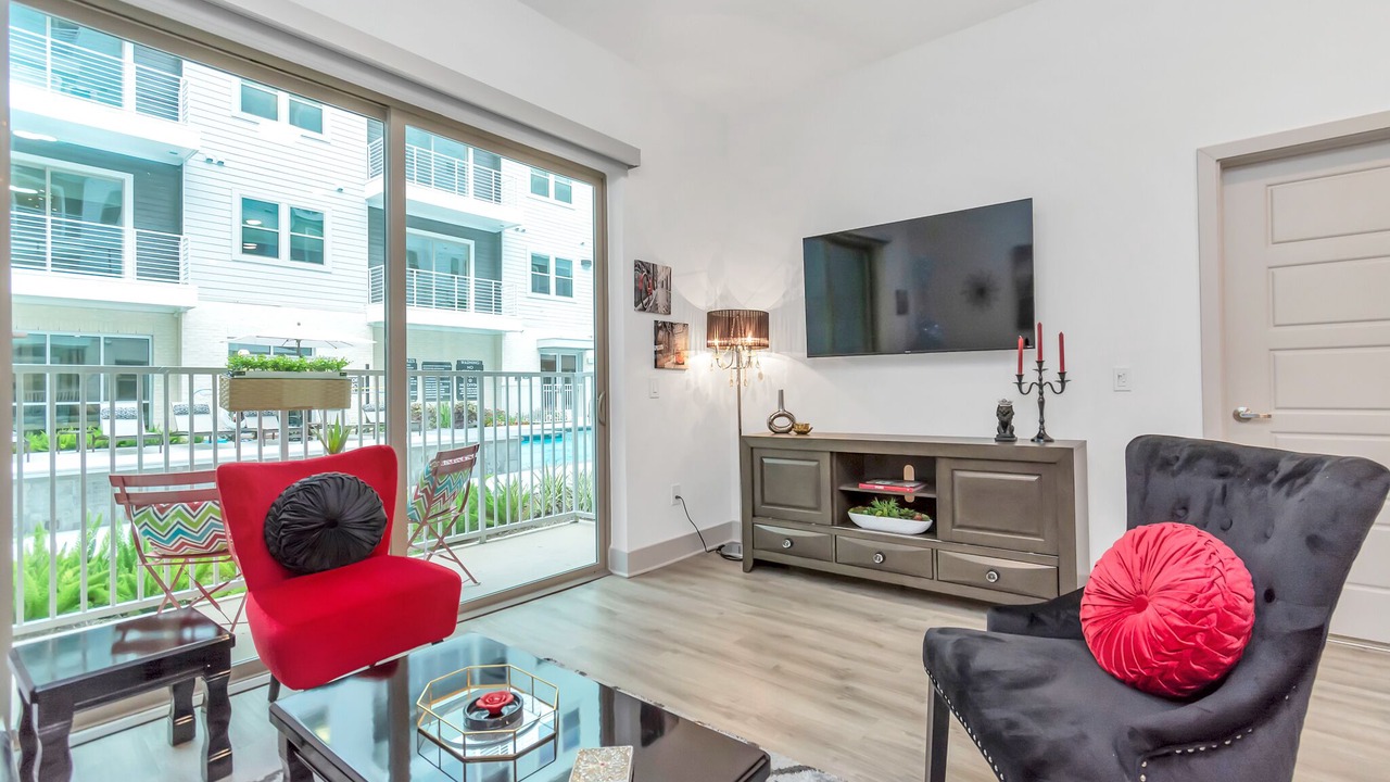 Photo of Livingroom in Greenway Plaza-Upper Kirby