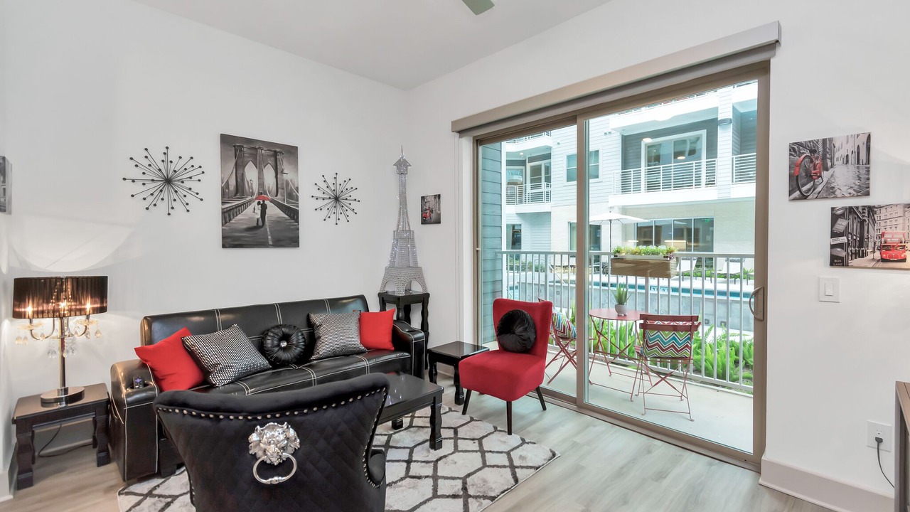 Photo of Livingroom in Greenway Plaza-Upper Kirby