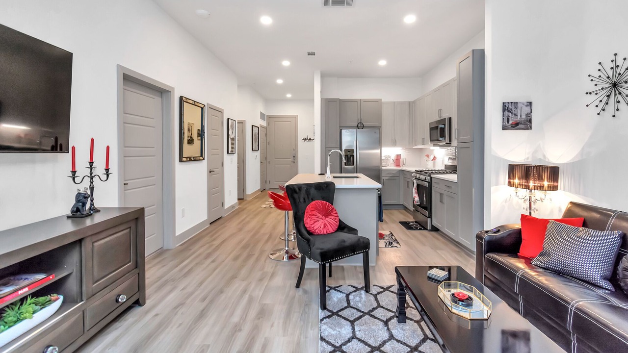 Photo of Livingroom in Greenway Plaza-Upper Kirby