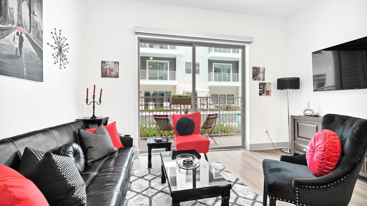 Photo of Livingroom in Greenway Plaza-Upper Kirby