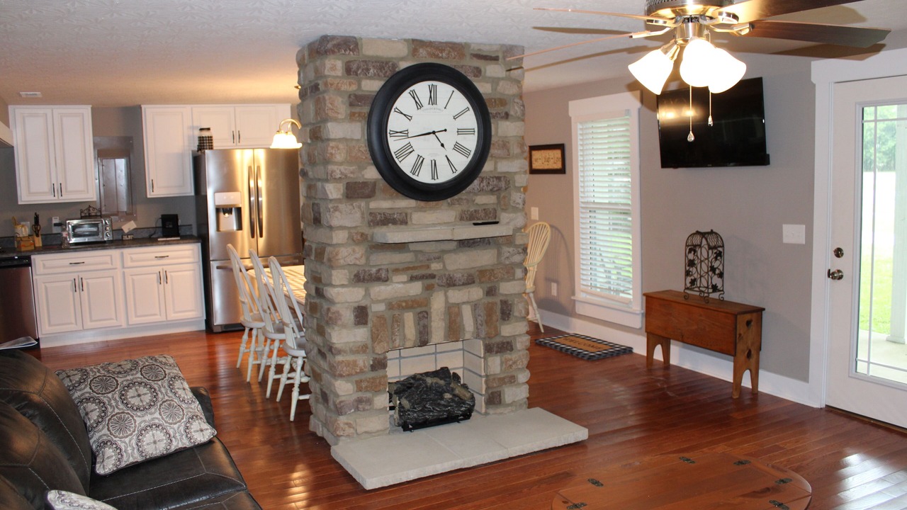 Photo of Livingroom in Bee Spring