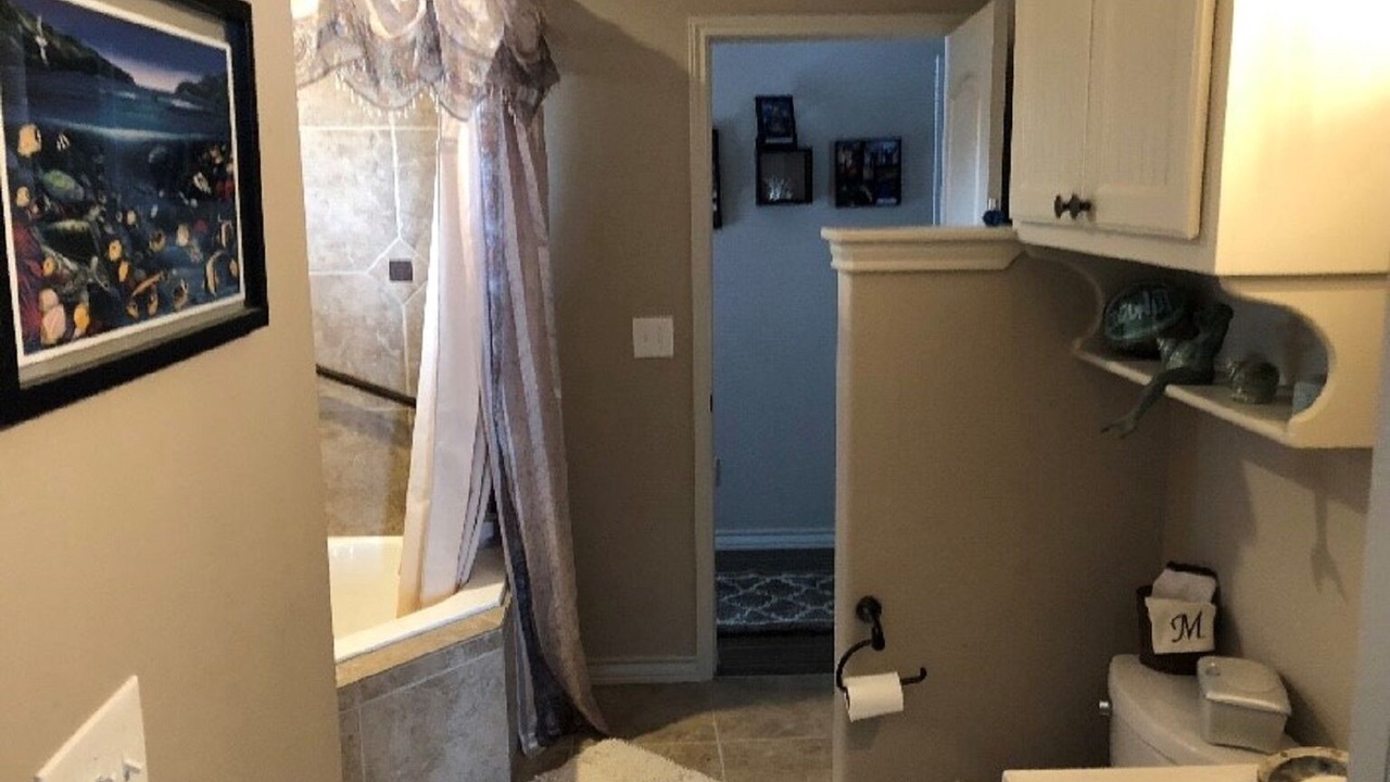 Photo of Bathroom in Loyola Beach