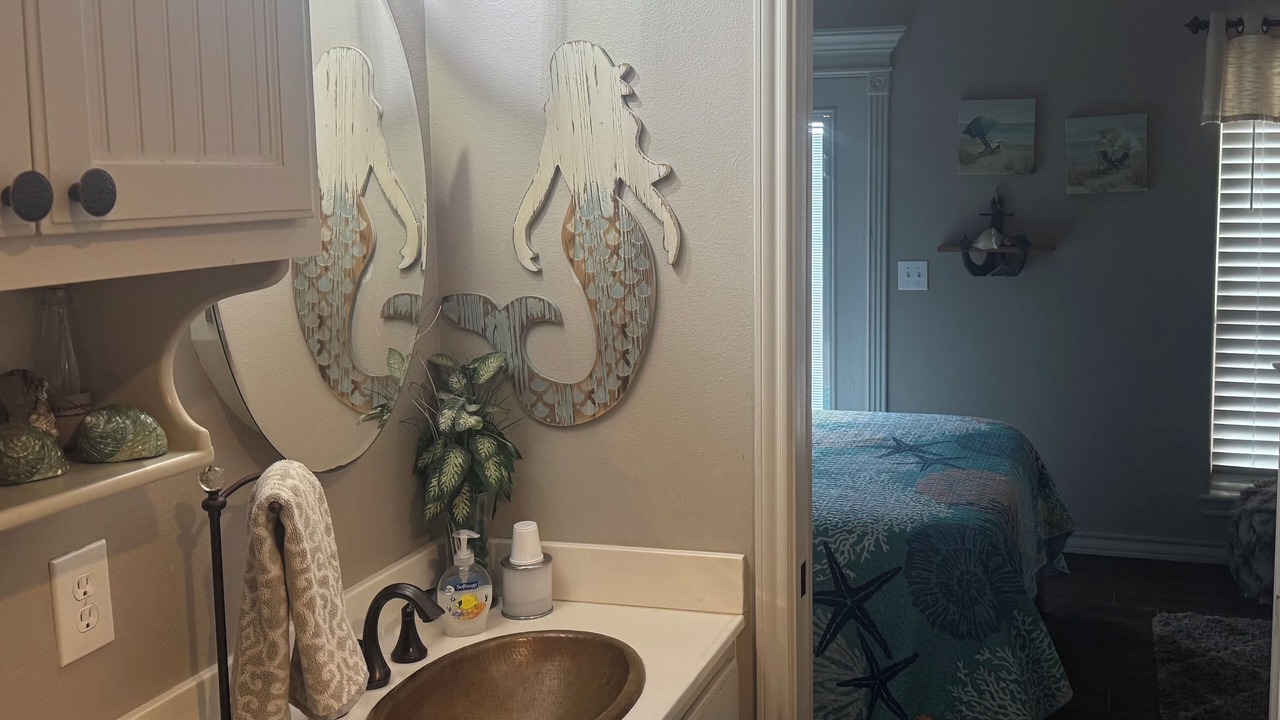 Photo of Bathroom in Loyola Beach