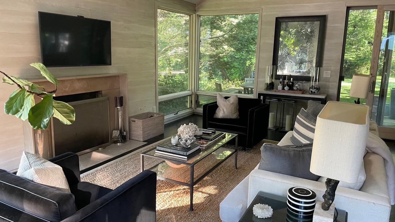 Photo of Livingroom in Water Mill
