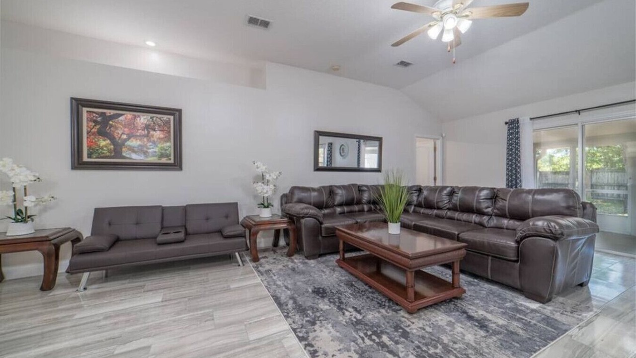 Photo of Livingroom in Northside