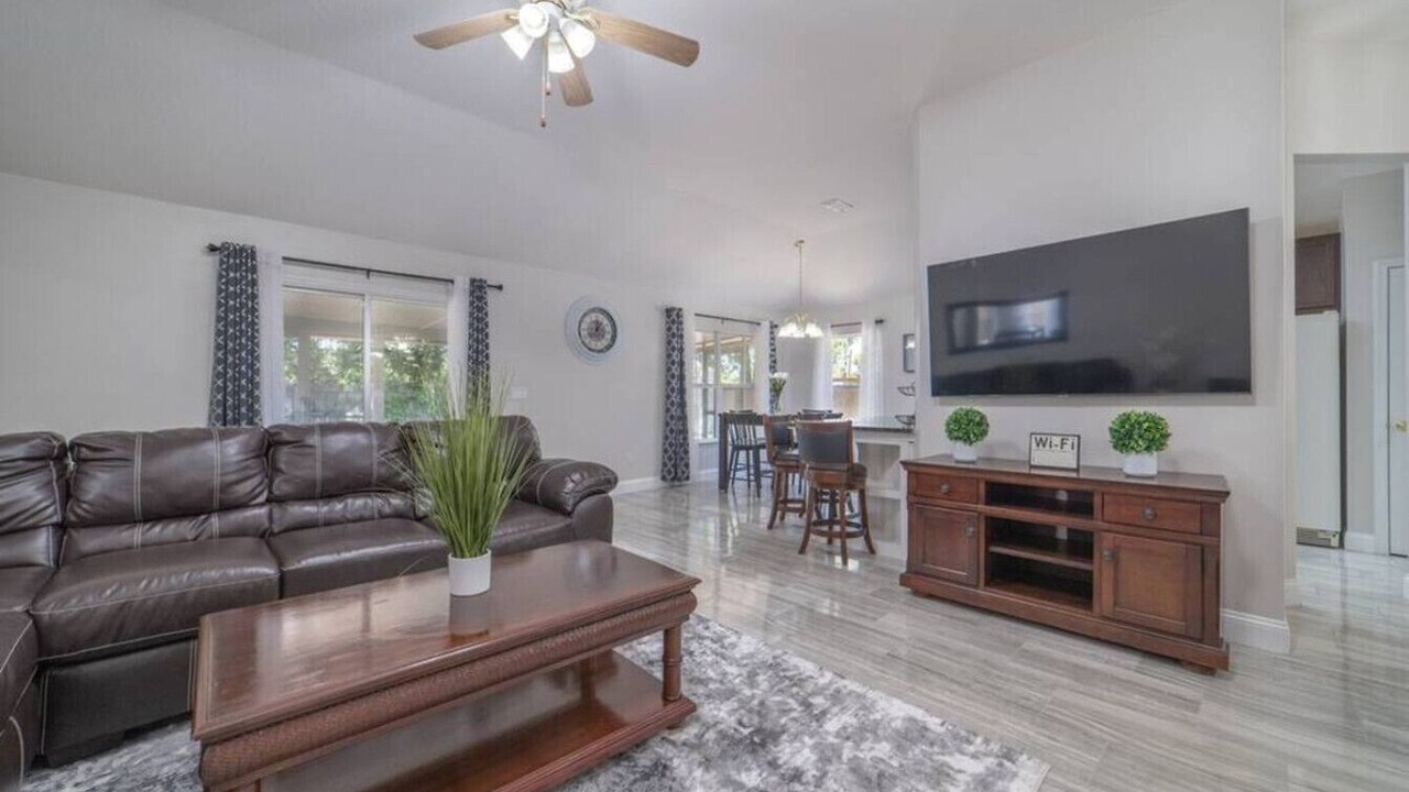 Photo of Livingroom in Northside