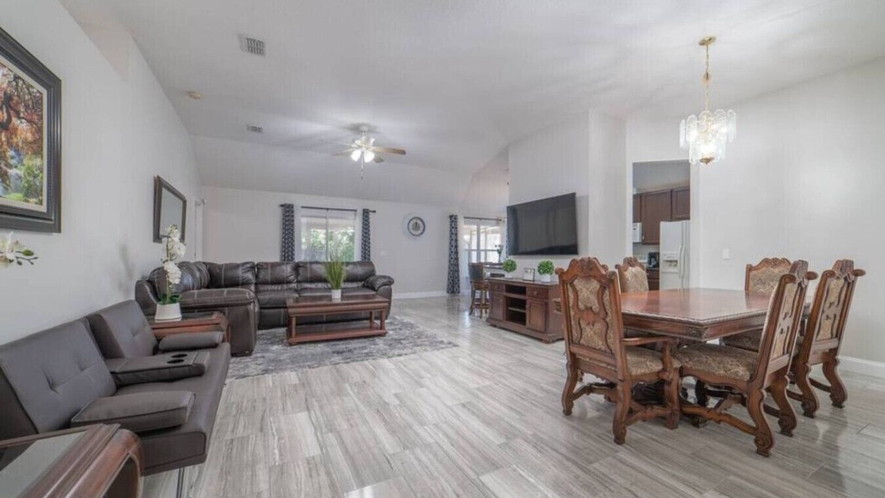 Photo of Livingroom in Northside