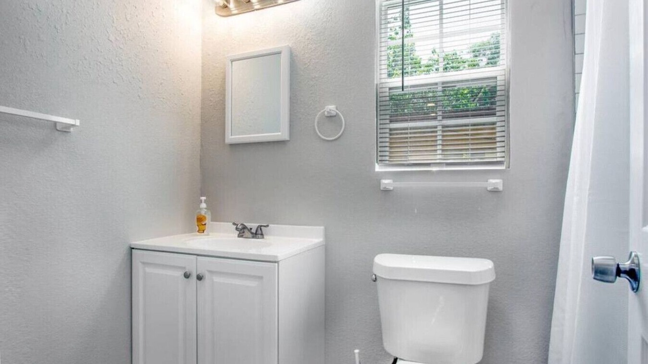 Photo of Bathroom in Lakeshore South