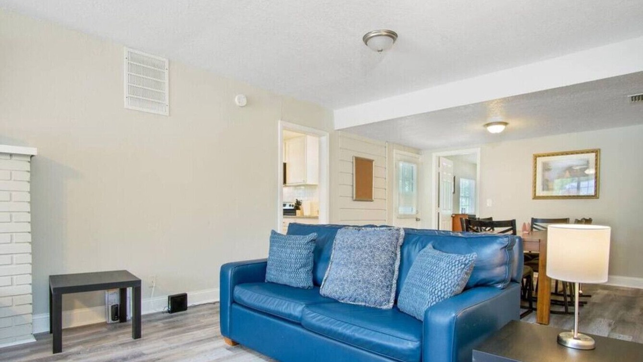 Photo of Livingroom in Lakeshore South