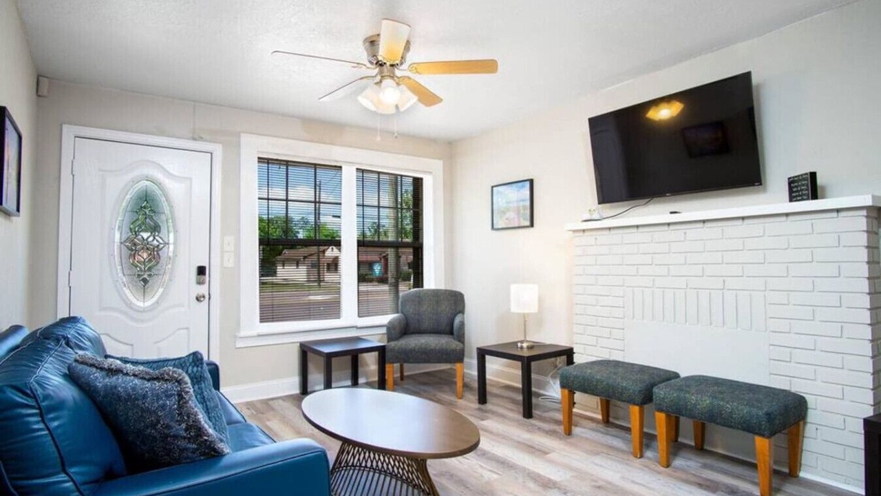 Photo of Livingroom in Lakeshore South