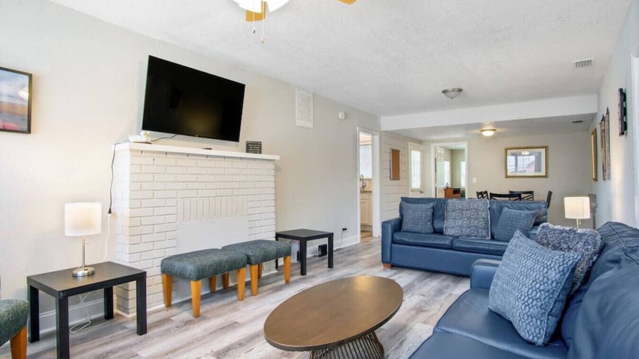 Photo of Livingroom in Lakeshore South