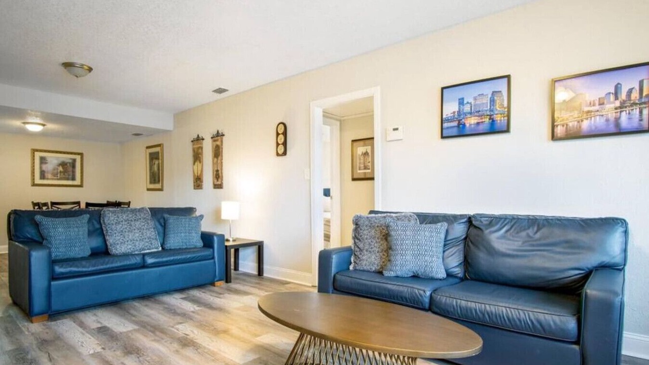 Photo of Livingroom in Lakeshore South