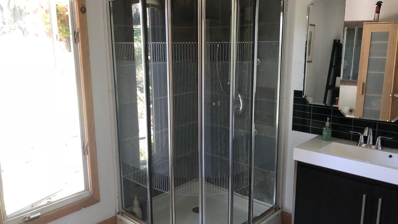 Photo of Bathroom in Howe Island