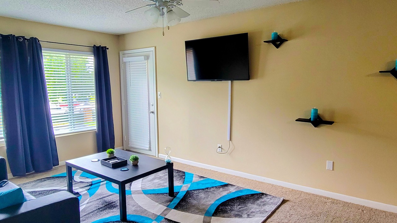 Photo of Livingroom in Florida Center North
