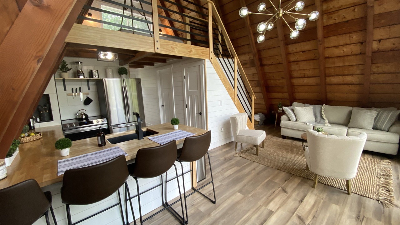 Photo of Livingroom in Six Lakes