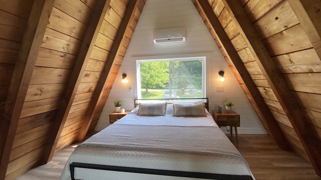 Photo of Bedroom in Six Lakes