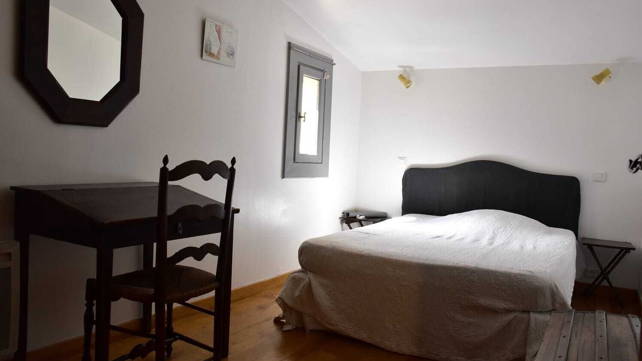 Photo of Bedroom in Montaren-et-Saint-Mediers