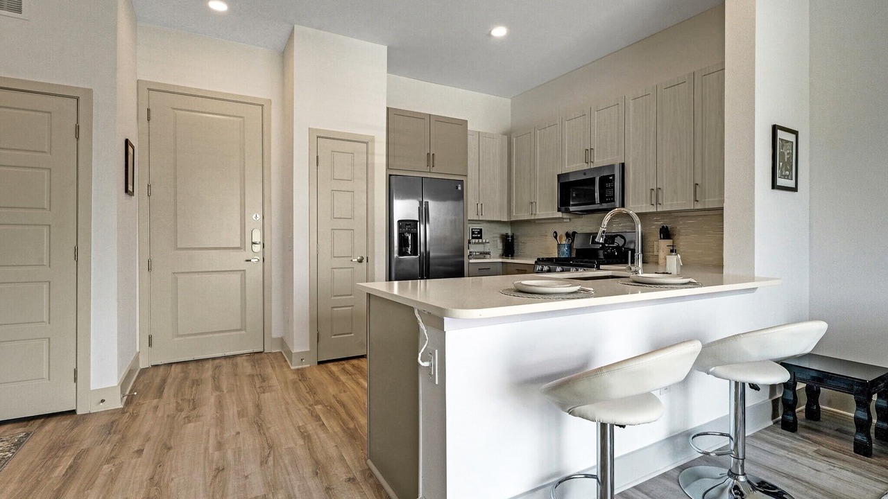 Photo of Kitchen in Greenway Plaza-Upper Kirby