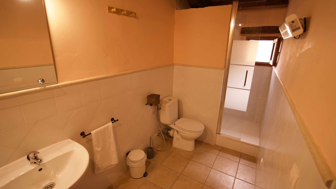Photo of Bathroom in Alpuente