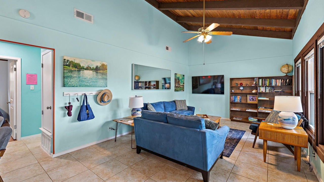 Photo of Livingroom in Barton Hills