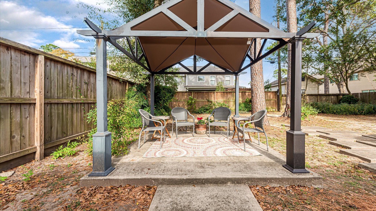 Photo of Patio Balcony in Garden Oaks
