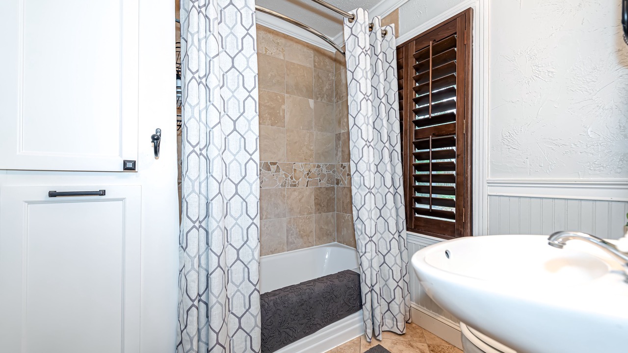 Photo of Bathroom in Garden Oaks