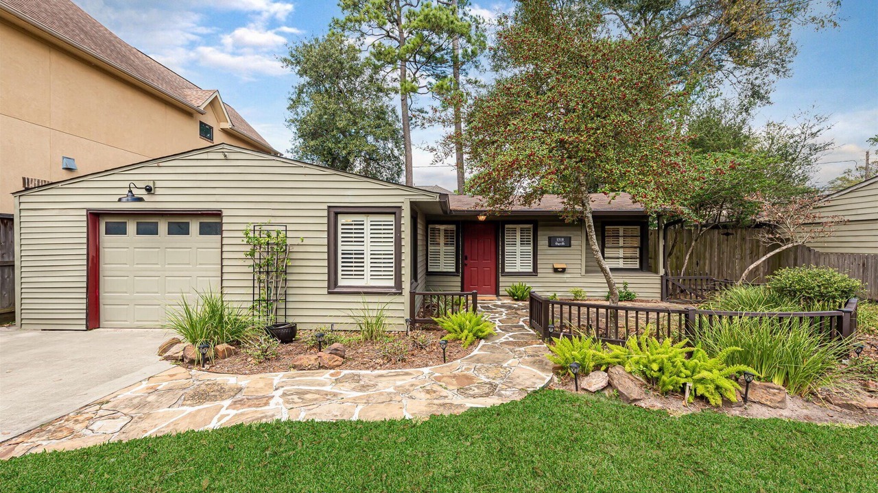 Photo of Outdoor in Garden Oaks