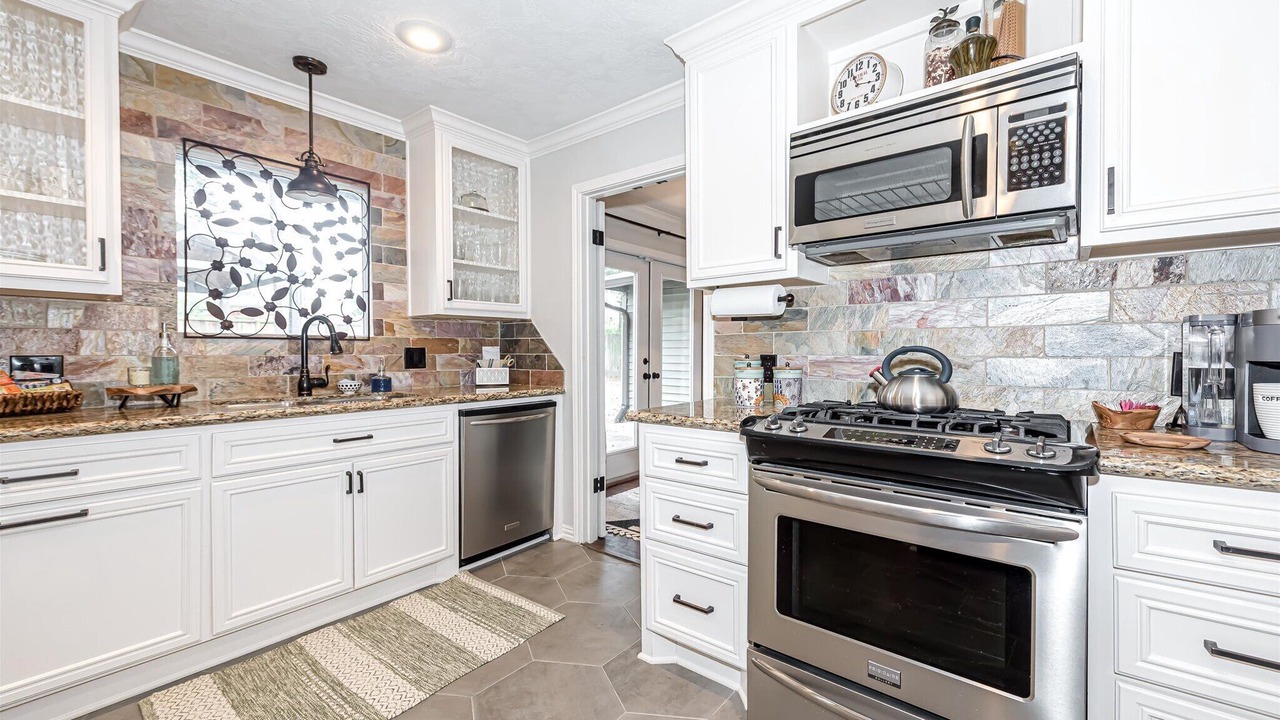 Photo of Kitchen in Garden Oaks