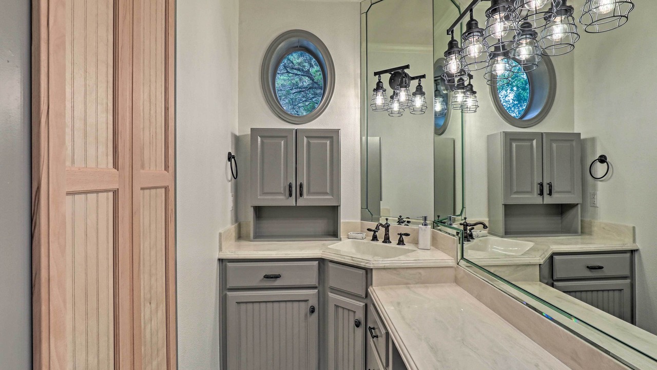 Photo of Bathroom in Granbury