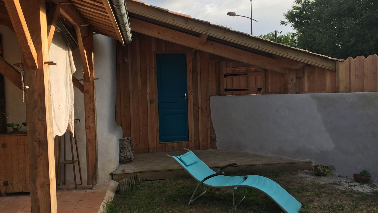 Photo of Patio Balcony in Leogeats