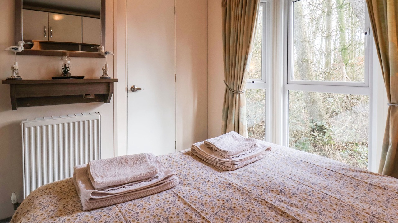 Photo of Bedroom in Cayton Bay