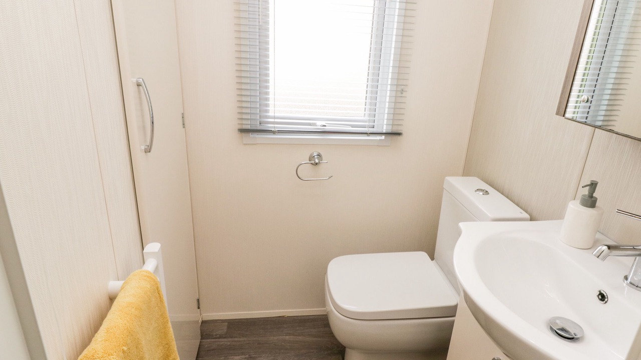 Photo of Bathroom in Cayton Bay