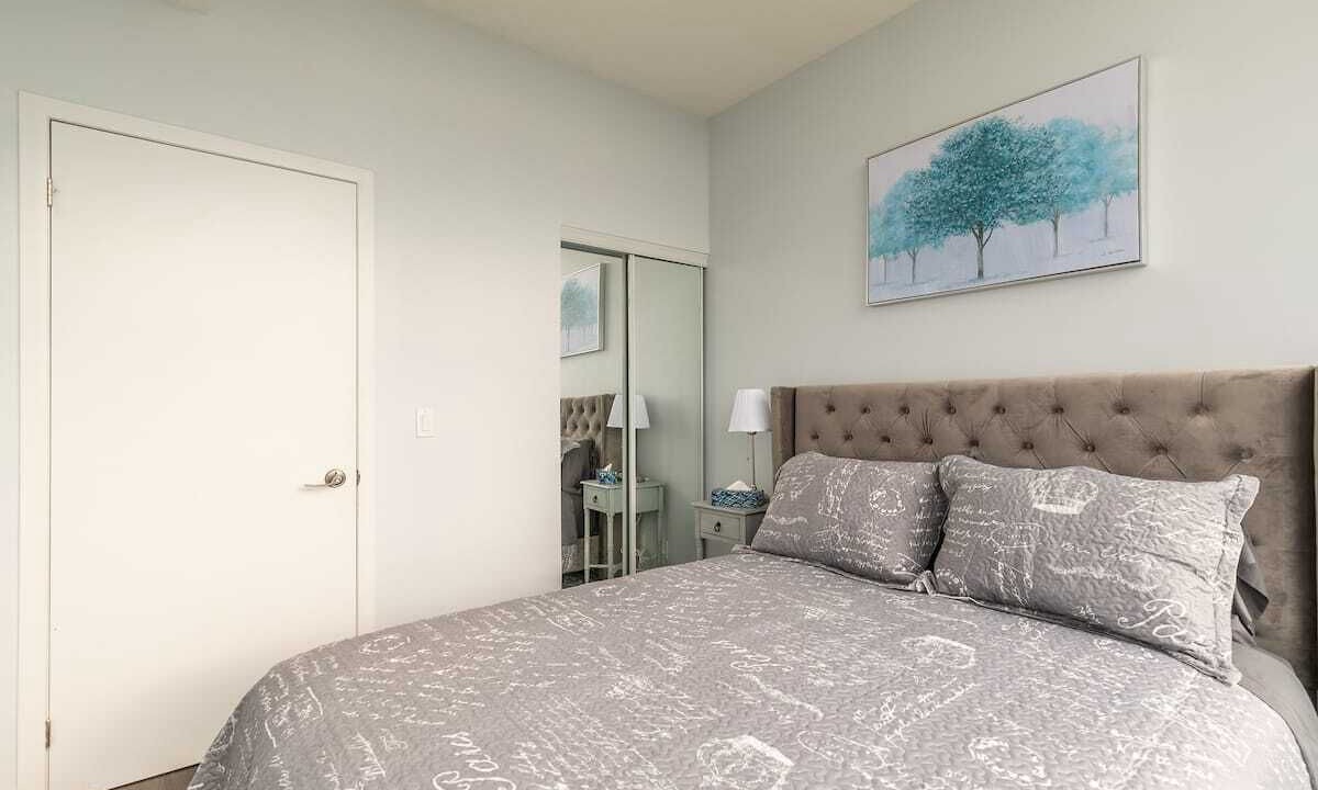 Photo of Bedroom in Bay Street Corridor