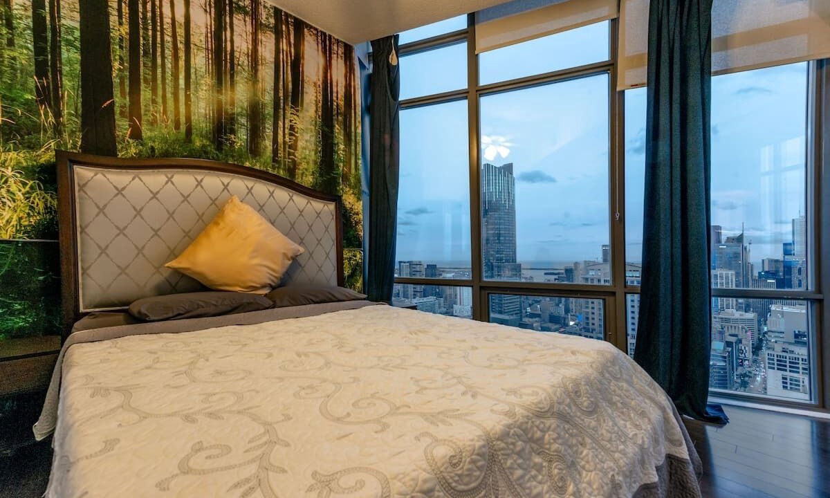 Photo of Bedroom in Bay Street Corridor