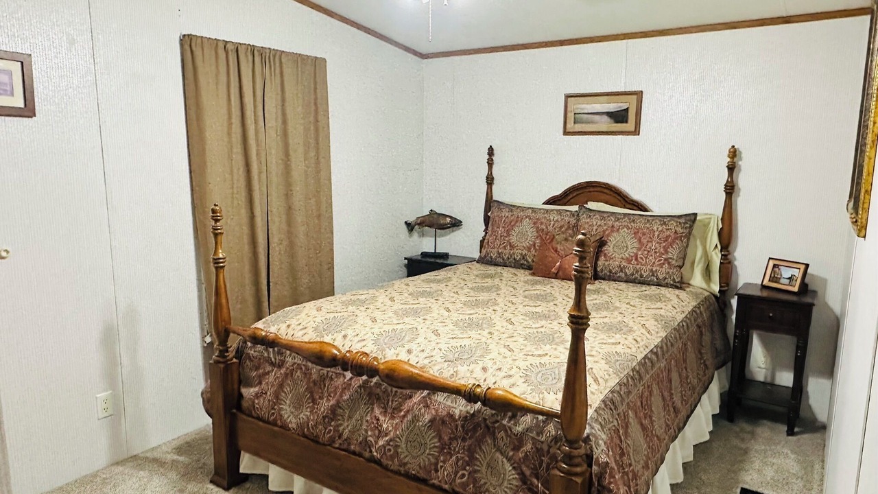 Photo of Bedroom in Graford