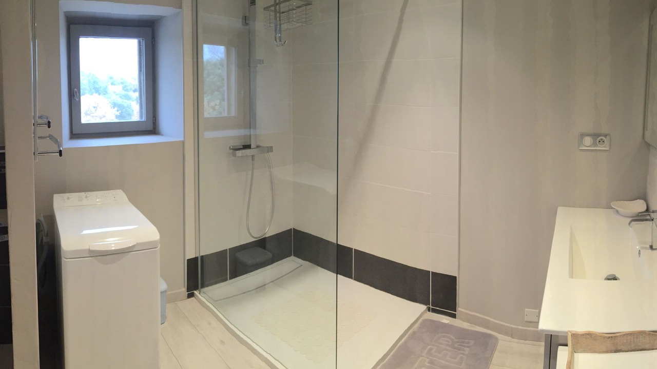 Photo of Bathroom in La Garde-Adhemar