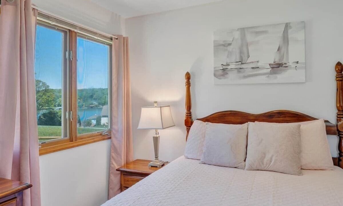 Photo of Bedroom in Huddleston
