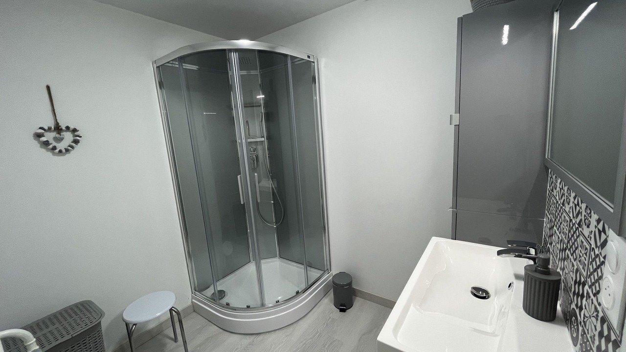 Photo of Bathroom in Cenne-Monestias