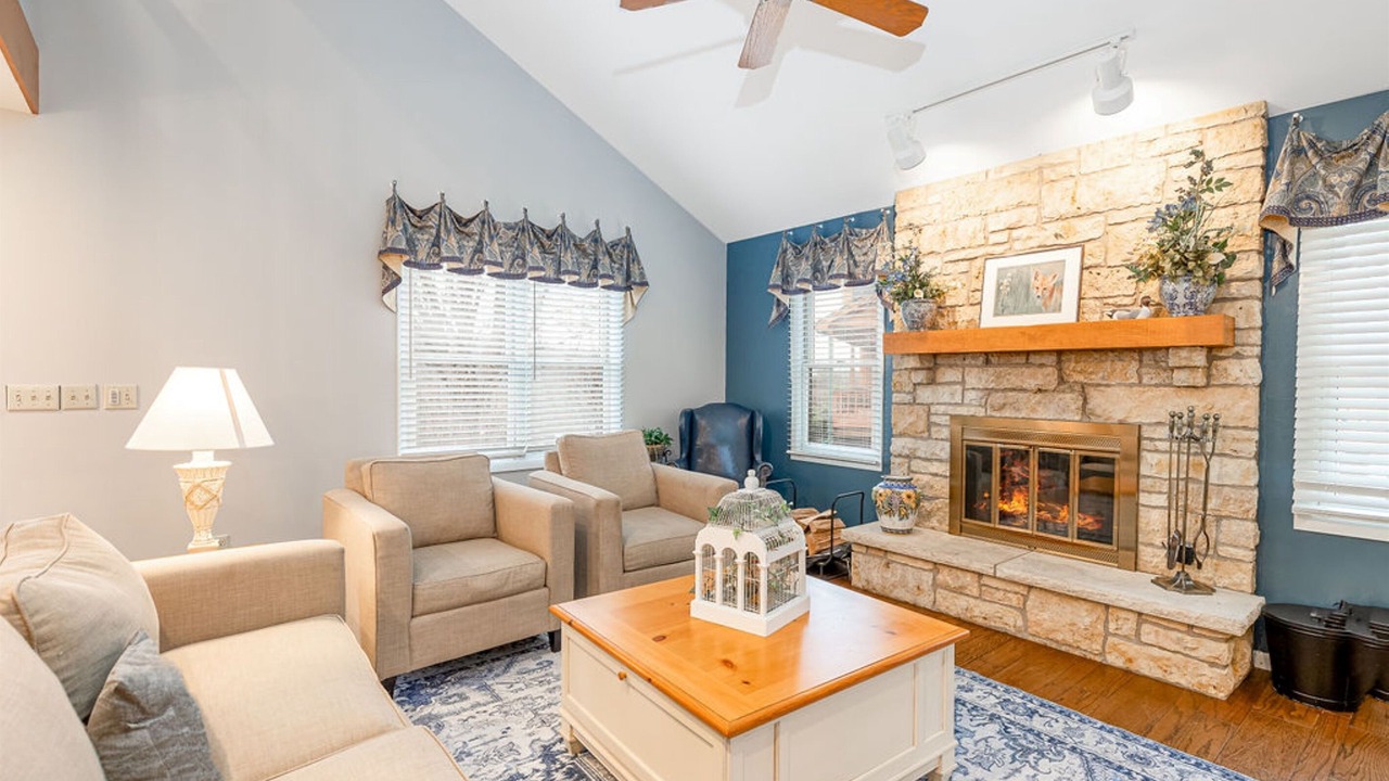 Photo of Livingroom in The Galena Territory